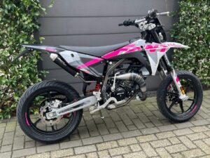 FANTIC 50 Motard LIMITED PINK EDITION 2026
